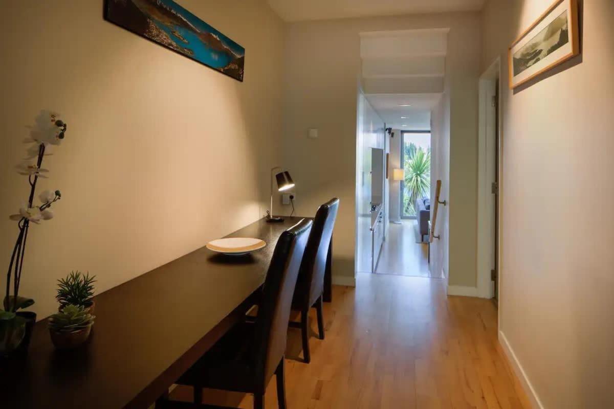 Stunning Lakeview 1 Bedroom Apartment Distretto di Distretto di Queenstown Esterno foto
