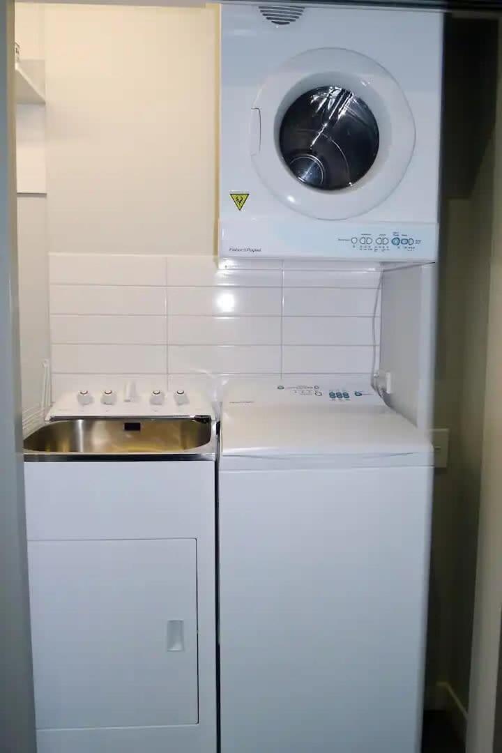 Stunning Lakeview 1 Bedroom Apartment Distretto di Distretto di Queenstown Esterno foto