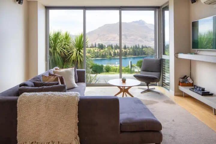 Stunning Lakeview 1 Bedroom Apartment Distretto di Distretto di Queenstown Esterno foto
